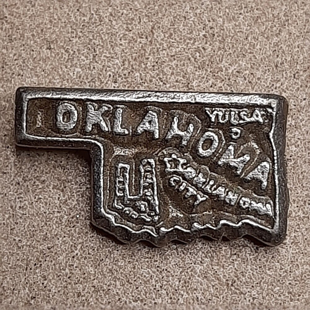 Vintage OKLAHOMA State Map OK metal lapel tie- tac pin Silver/Pewter-Tone